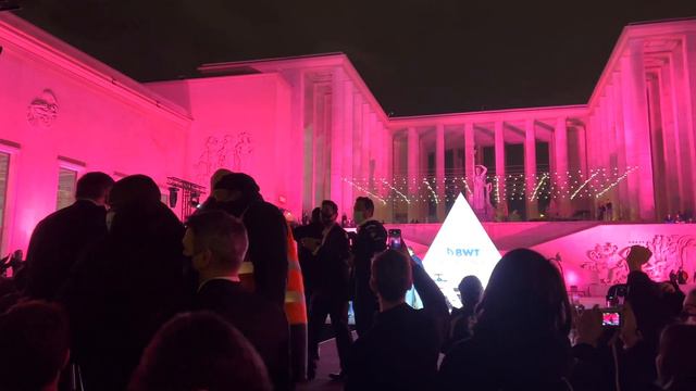 [4K HDR] Unveiling Alpine A522 in the middle of Paris, Palais de Tokyo! смотреть онлайн