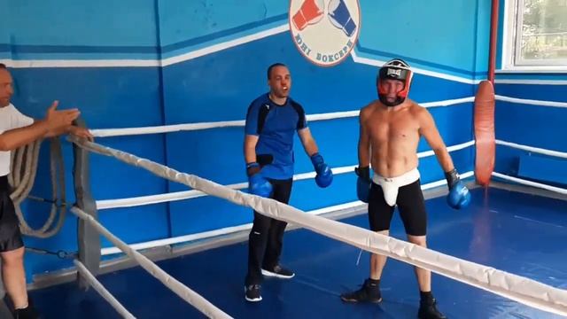 Качественный плотный бокс Омара и Макса в Зале Колодия смотреть онлайн