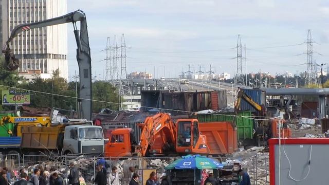 Рынок у ст/метро "Выхино", последние дни существования. смотреть онлайн