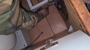 Очень удобный СМЕСИТЕЛЬ для кухни с гибким изливом. Как установить смеситель на раз два