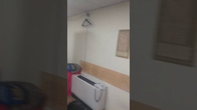 Москва. Рамадан. Мечеть в аэропорту Домодедово это комната для совершения молитв.