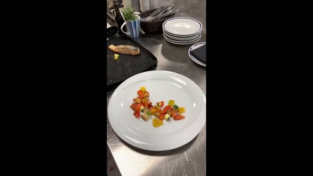 Serving a Salmon Filet in 3 minutes смотреть онлайн