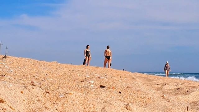 Горячая фотосессия девушек на Бугазской косе(часть 1) Прекрасная погода, тёплое море, много ракуше смотреть онлайн