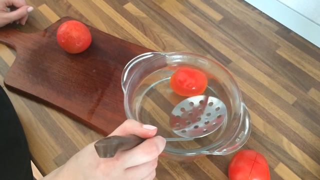 Томатный суп-пюре с чесночными гренками смотреть онлайн