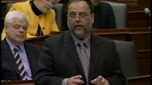 Gilles Bisson on banning pesticides смотреть онлайн