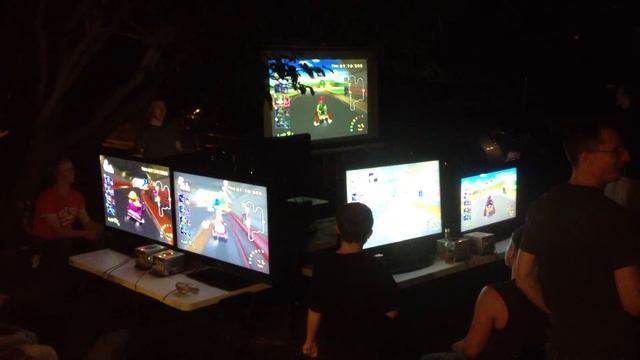 Mario Kart Double Dash: 16-player LAN! 8 TV's! 8 Game cubes! смотреть онлайн