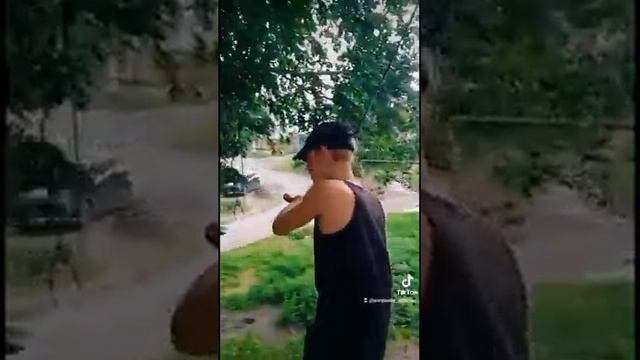Хорошо в деревне летом. Так себе тарзанка,😅😂 смотреть онлайн