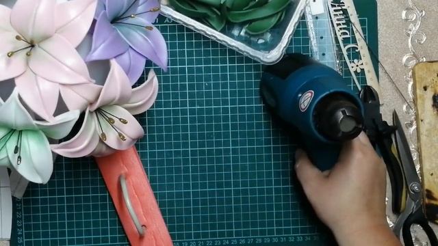 МК Букет лилий в шляпной коробке.светильник из изолона. Быстро и легко.