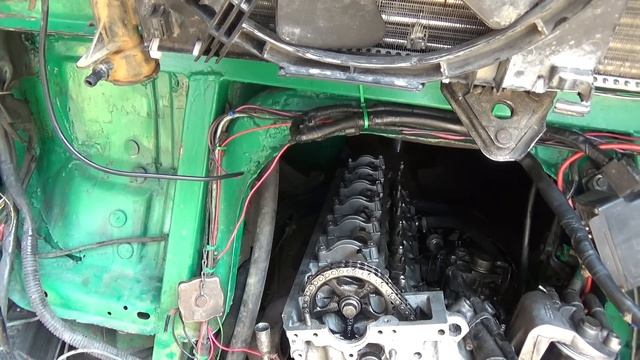 Меняем ГБЦ на "Кузнечике" Мерседес Т1 смотреть онлайн