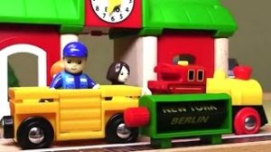 Машинки Brio Часы на железнодорожной станции.mp4