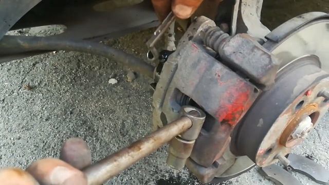 Замена передних тормозных колодок, легко и быстро - ЗА 15 МИНУТ! на Ваз 2115 смотреть онлайн