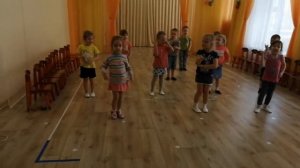 Танец "Губки бантиком" средняя группа