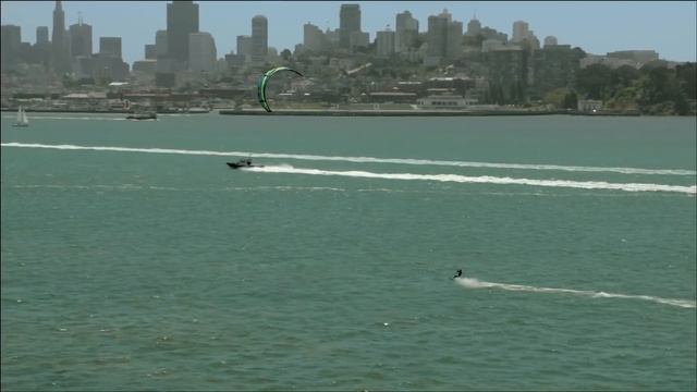 Kiteboarder vs. Catamaran: Kai Lenny Races Oracle Team USA смотреть онлайн