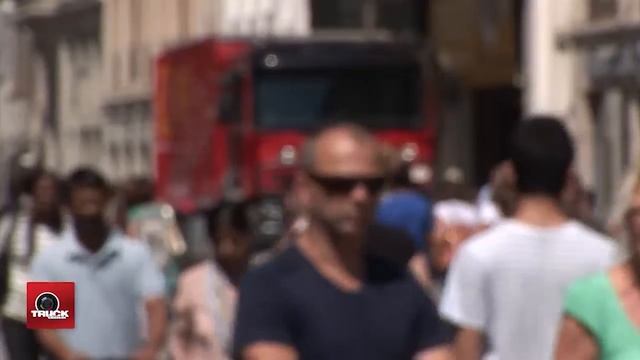 Histoire de OUF : Renault Trucks participe au record du monde ! смотреть онлайн