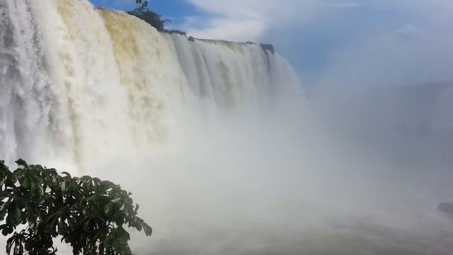 Водопады Игуасу одни из самых красивых водопадов в мире граница Бразилии и Аргентины смотреть онлайн