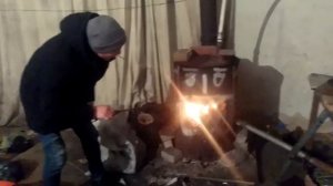 Что будет если кинуть зажигалку в печку