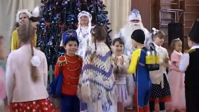 Гимназия Нытвы поздравляет с Новым 2019 годом! смотреть онлайн