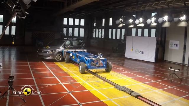 ⚠️Volkswagen Touran 2015 Crash Test⚠️ смотреть онлайн