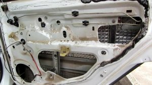 №18  Замена электропривода дверного замка Renault Symbol