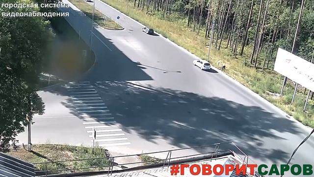 Велосипедист на пересечении пр.Ленина-ул.Ак.Харитона, Саров, 12 августа 2018 смотреть онлайн