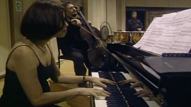 A. Piazzolla. Melodía en La menor. Cello: William Molina Cestari. Piano: Vilma Sanchez смотреть онлайн
