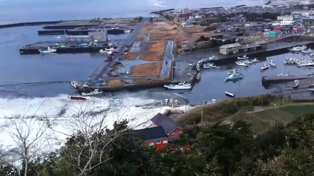 Цунами накрыло рыбацкий порт смотреть онлайн