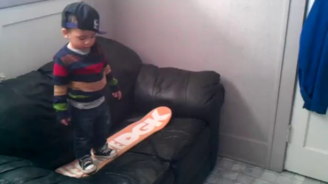 Это его первое падение как скейтбордиста смотреть онлайн