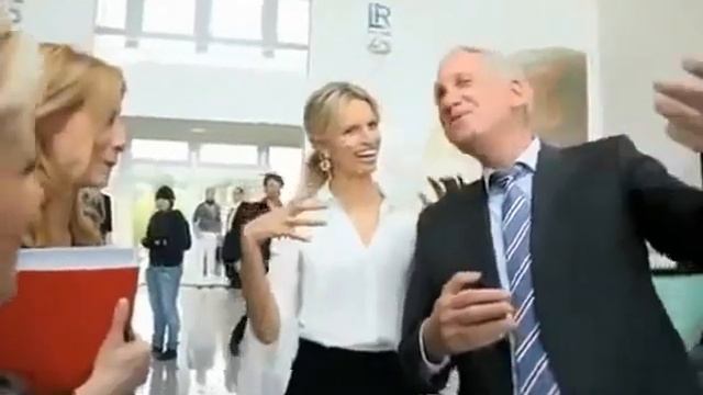 Новый партнер LR- супер ТОП модель Каролина Куркова. смотреть онлайн