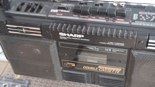 Sharp WQ-T281Z. Портативный "Твин" с серьезной начинкой смотреть онлайн