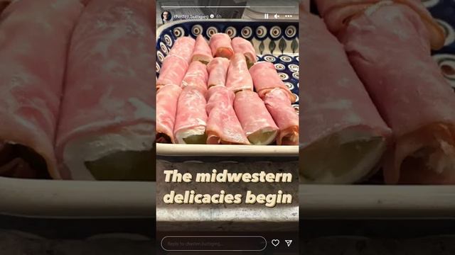 Merry Christmas Eve -- Chasten and Pete's IG stories 2022-12-24 смотреть онлайн