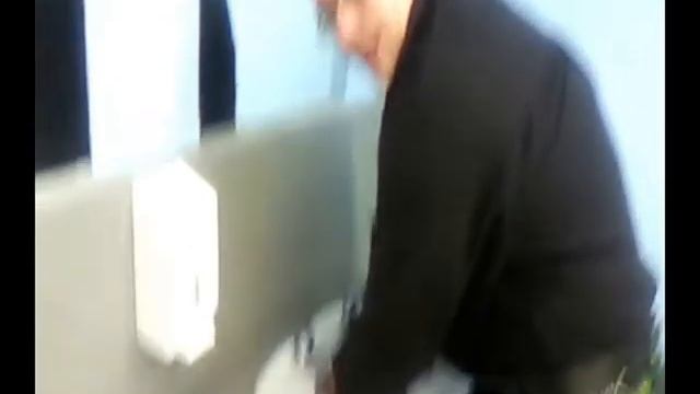 Bro gets fingers chopped off by evil hand-drier смотреть онлайн