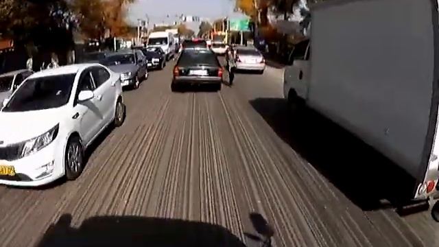 Алматы. Ремонт дороги и профессиональный попрошайка 20141020 смотреть онлайн