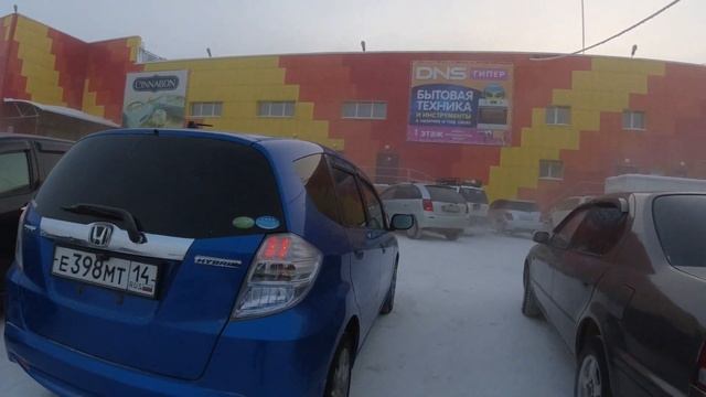 Последний День 2021 г. Якутск -46°C. СТОЛПОТВОРЕНИЕ в магазинах. ВСЁ СКУПАЮТ! Кучи МАШИН перед ТЦ! смотреть онлайн