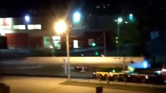 «Ядерная боеголовка» перевозимая по встречной полосе возмутила автолюбителей Таганрога смотреть онлайн