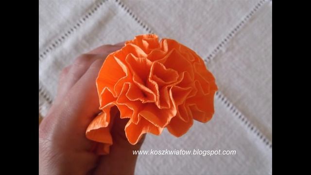 Гвоздики из гофрированной бумаги. Мастер-класс. смотреть онлайн