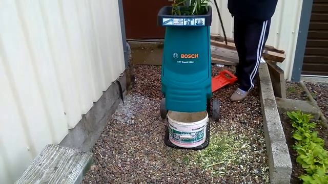 Bosch AXT 2200 wood shredder смотреть онлайн