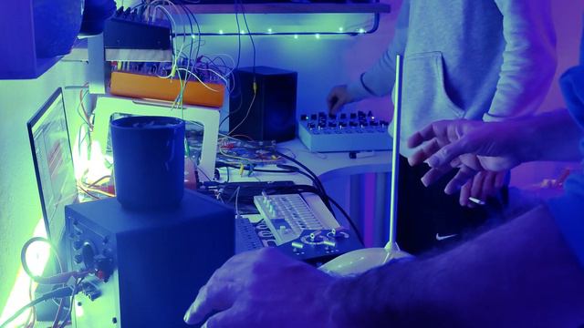 Pulsar-23 x Lyra-8 x Theremin x Pipe смотреть онлайн