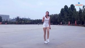 Танцует Цинцин