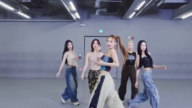 ITZY-Cake Dance Practice