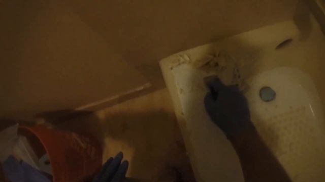 How to Remove Paint from a Bathtub | Bathtub Stripping with Jasco Paint and Epoxy Remover for $100 смотреть онлайн