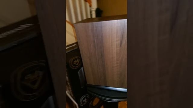 Ultimate Support MS-100B With Klipsch RP-150M смотреть онлайн