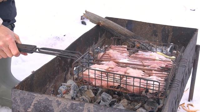 МЯСО ЖАРИТСЯ, Пока рыба ловится смотреть онлайн