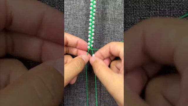 Как сделать браслет из бисера # #короткиевидео #браслет