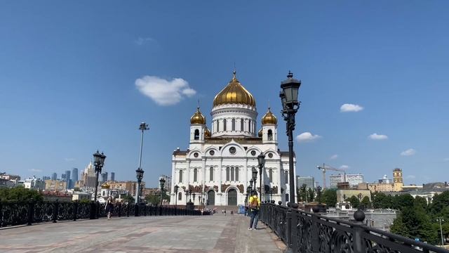 Патриарший мост. Храм Христа Спасителя. Walking in Moscow. 走在莫斯科 Cathedral of Christ the Saviour смотреть онлайн