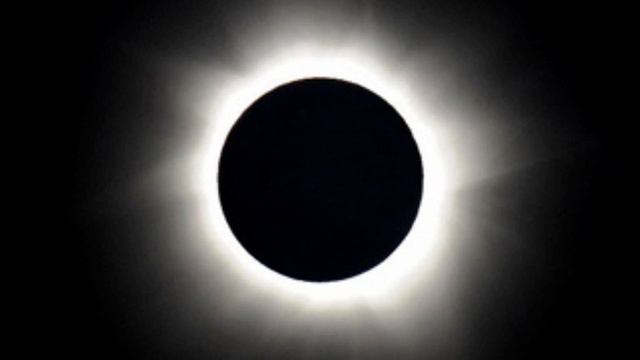 «Нордавиа» Предложила Пассажирам Рейс с Видом на Солнечное Затмение смотреть онлайн