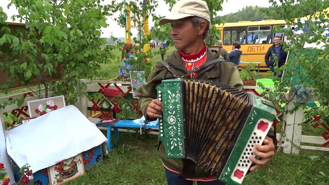 Марийский танец. Радует Асмаев Виктор Васильевич. Видео (2) Хайбуллина Василия.