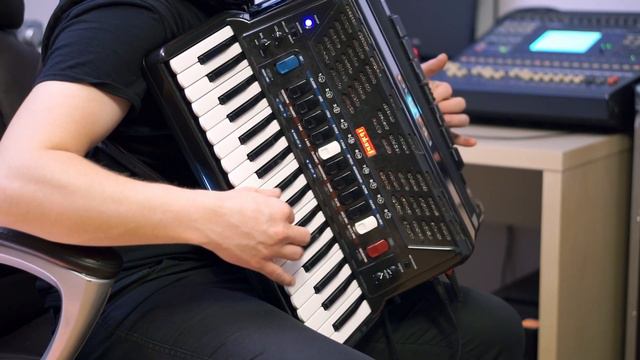 Sous le ciel de Paris - Edith Piaf accordion cover Roland FR3s смотреть онлайн