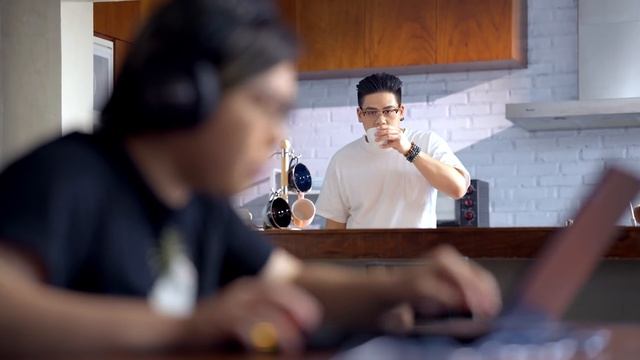 【鳥屎】鄰居為打電動忘了叫我起床的下場 Ft. Lenovo Legion 5 смотреть онлайн