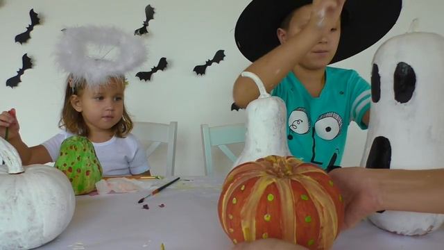 Видео для детей. Раскрашиваем тыквы на Хеллоуин. Праздник Helloween смотреть онлайн