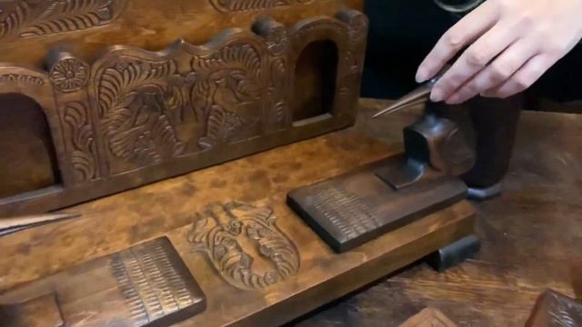 Русский стиль в интерьере. Старинный письменный прибор из 6-ти предметов.⠀ смотреть онлайн